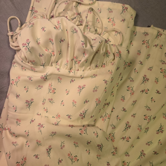 House of CB Cream Floral Dress Small Regular Cup - Picture 4 of 9
